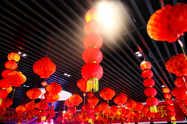 猜燈謎，鬧元宵—南京新華不一樣的元宵節(jié)