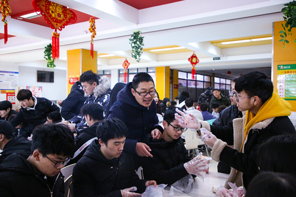 猜燈謎，鬧元宵—南京新華不一樣的元宵節(jié)