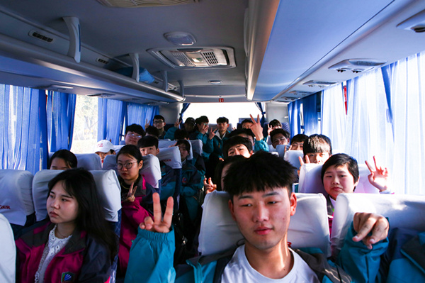 “攜手植樹，共創(chuàng)藍(lán)天”丨南京新華師生共筑新華育才林