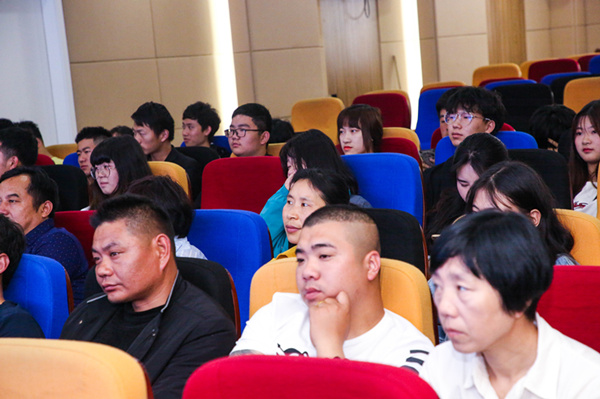 “家?；樱瑪y手共進(jìn)”——2019級新生基礎(chǔ)階段課程結(jié)課答辯圓滿結(jié)束