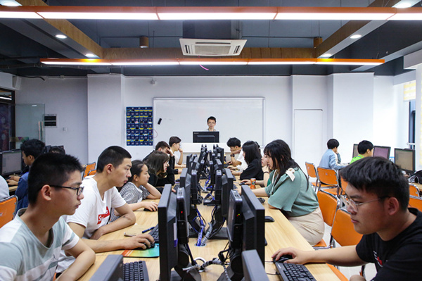 搞互聯(lián)網(wǎng)教育我們是認(rèn)真的，搞互聯(lián)網(wǎng)知識競賽我們也是認(rèn)真的！