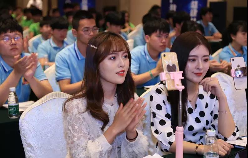 南京新華成立人工智能應(yīng)用技術(shù)學(xué)院，引眾多媒體爭相報道