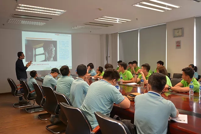 新華學(xué)子見(jiàn)證計(jì)算機(jī)發(fā)展歷程