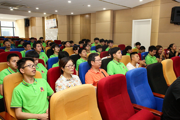 “家校同心，攜手共進”2019年上半年階段結(jié)課答辯分享會圓滿結(jié)束