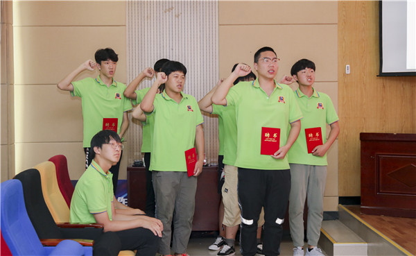 “愛與責(zé)任，賦能未來”南京新華2019級(jí)秋季新生開班典禮隆重舉行！