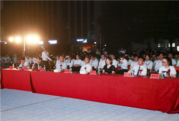 南京新華2019年新生開學(xué)典禮暨CEAC獎學(xué)金頒獎盛典隆重舉行！