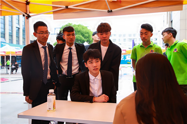 “畢業(yè)季”又雙叒叕來了，這些套路你得知道！