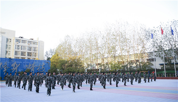  2019級秋季新生職業(yè)素養(yǎng)拓展訓練會操表演暨總結(jié)表彰大會圓滿結(jié)束