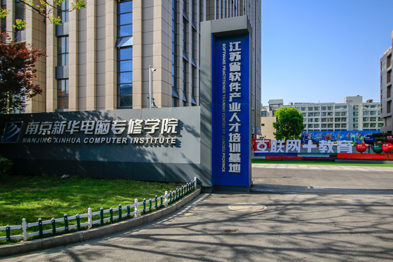 南京新華“感恩有你”平面海報設(shè)計大賽圓滿舉行！