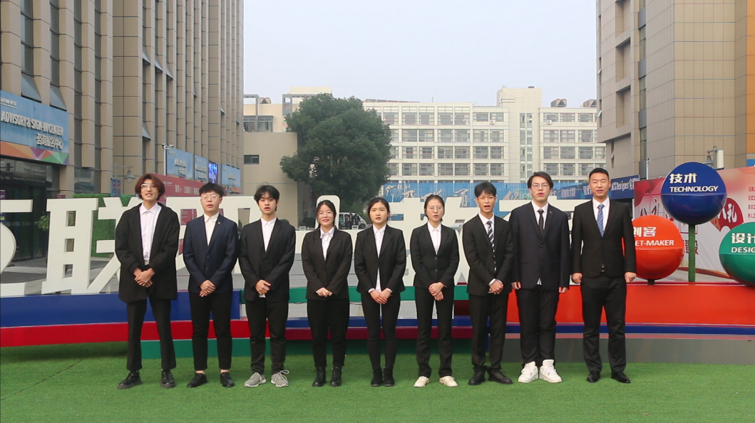 你看！他們代表學(xué)校去參加全國互聯(lián)網(wǎng)職業(yè)技能大賽了耶！