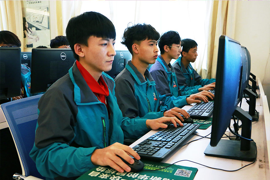 結(jié)伴來(lái)新華 一起創(chuàng)造精彩未來(lái)！