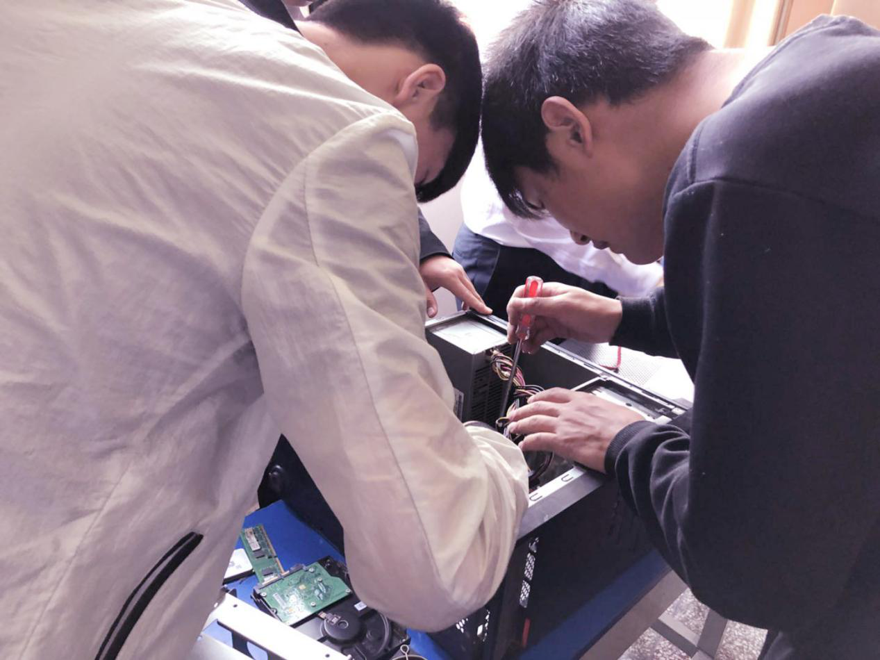 結(jié)伴來(lái)新華 一起創(chuàng)造精彩未來(lái)！