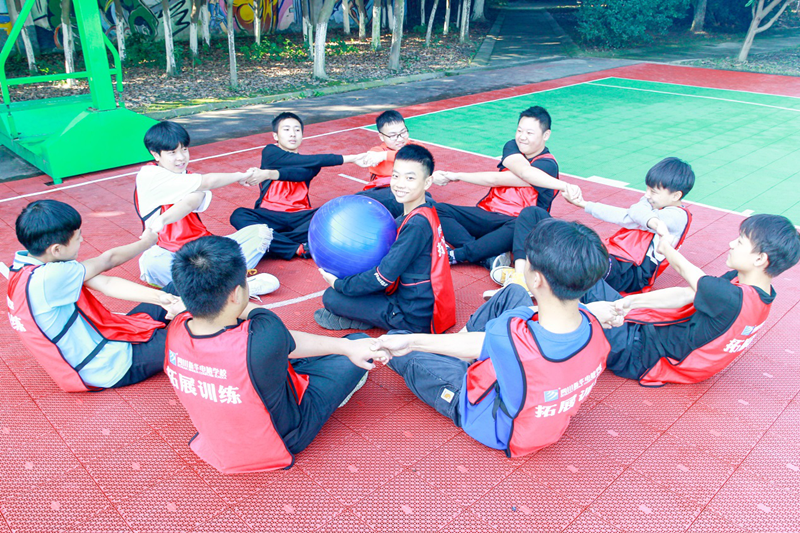 新華暖心教育，緣何成為家長們放心的學(xué)校？