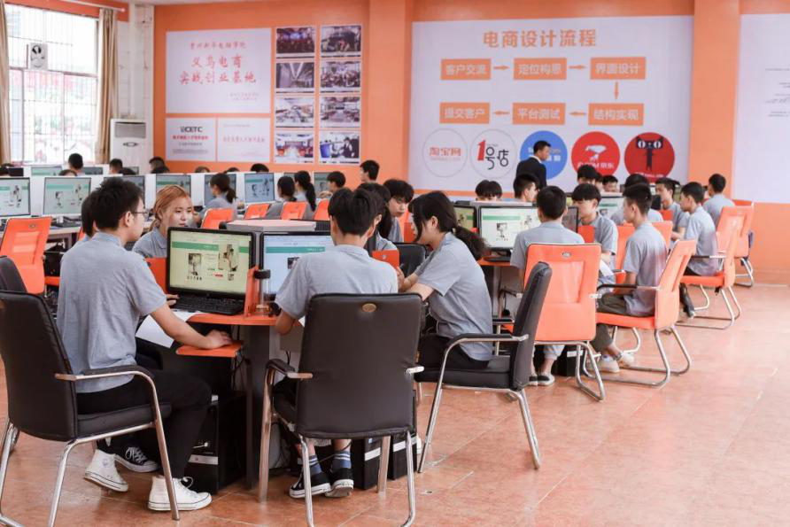 抖音達人連麥央視聚焦新華學子，看好電商行業(yè)