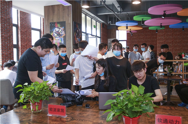 就業(yè)保障丨千企萬(wàn)崗進(jìn)校園，助力學(xué)子精準(zhǔn)就業(yè)！