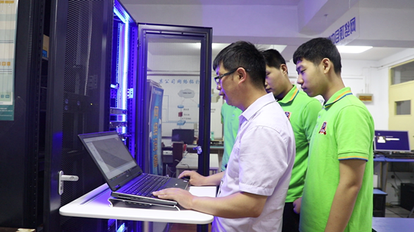 新華“十大匠師”孫春光：十年匠心，德技立人