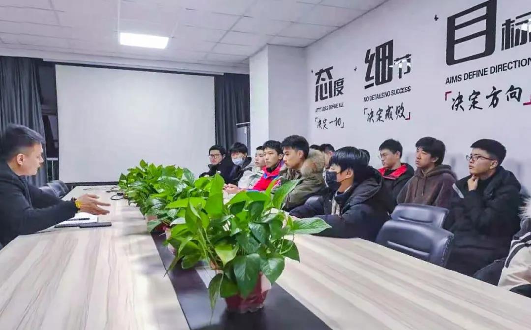 南京新華：試學(xué)營開班啦！一周試學(xué)助你榮耀起航！