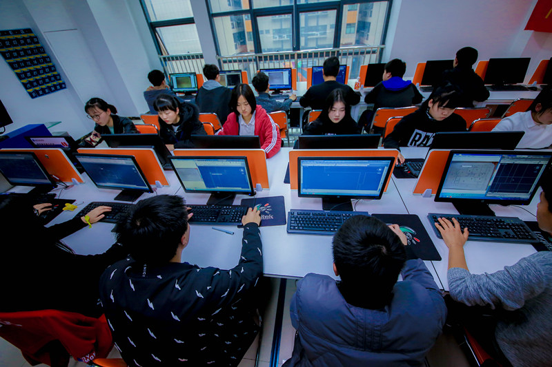 贏在職場起跑線，給你5大理由選擇春季入學(xué)