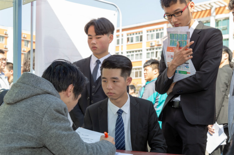 新時代、新人才、新就業(yè)，新華創(chuàng)新“訂單式”人才培養(yǎng)模式！