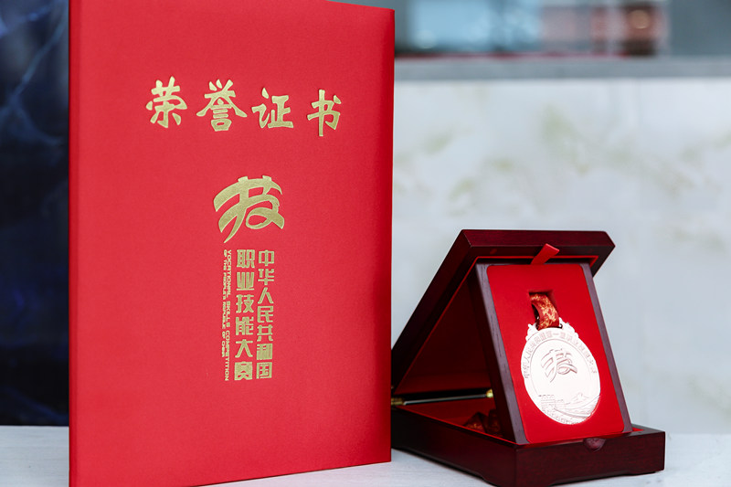 聚焦兩會(huì) | 新華互聯(lián)網(wǎng)+教育助力鄉(xiāng)村振興！