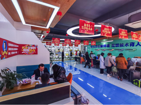 南京新華電腦專修學(xué)院330校園專場(chǎng)咨詢?nèi)栈顒?dòng)成功舉辦！