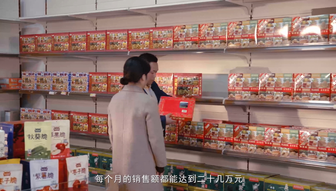 “新華電腦學(xué)校就像一座橋，把我和家鄉(xiāng)連接在一起！”