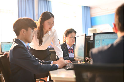 速來(lái)圍觀！知名演員直播探校，為高薪<a href=http://njxh.cn target=_blank class=infotextkey>專(zhuān)業(yè)</a>代言！