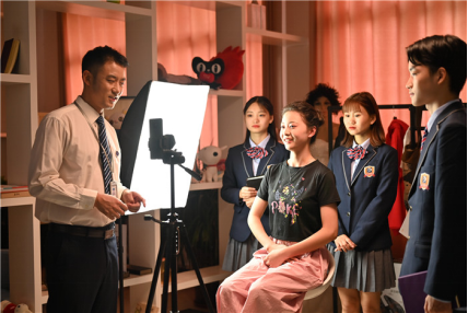 速來(lái)圍觀！知名演員直播探校，為高薪<a href=http://njxh.cn target=_blank class=infotextkey>專(zhuān)業(yè)</a>代言！