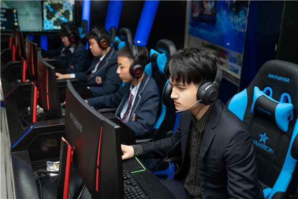 馬可來新華重拾校園生活，青春“競(jìng)”是精彩！