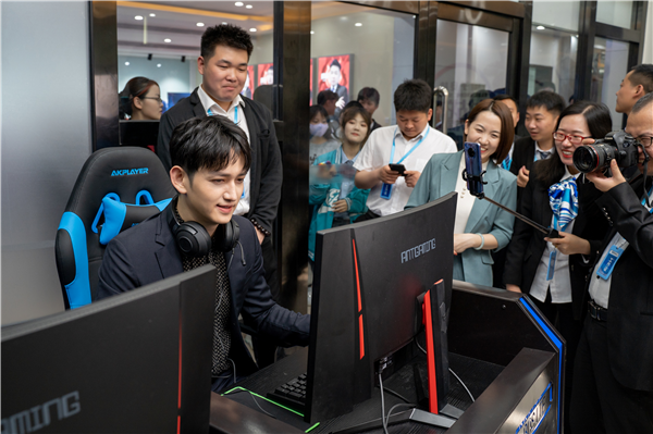 馬可來新華重拾校園生活，青春“競(jìng)”是精彩！