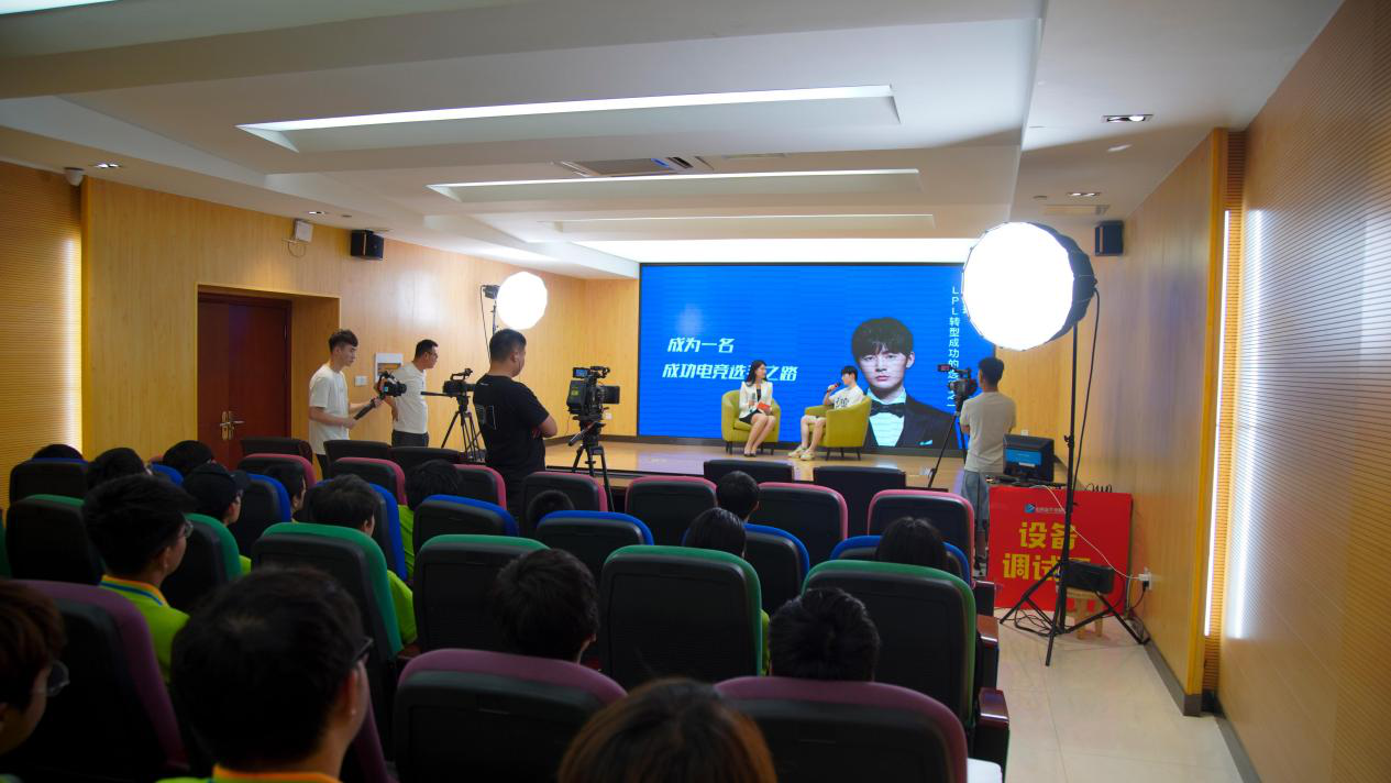 《老師來(lái)了》公開(kāi)課全新起航，“護(hù)國(guó)螳螂”靈藥激情開(kāi)講！