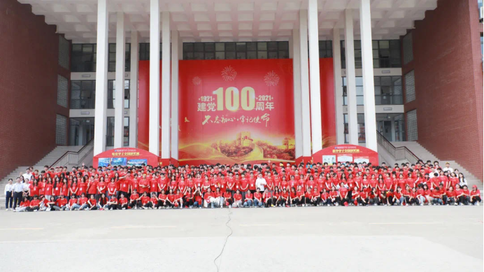 一面黨旗，一顆初心