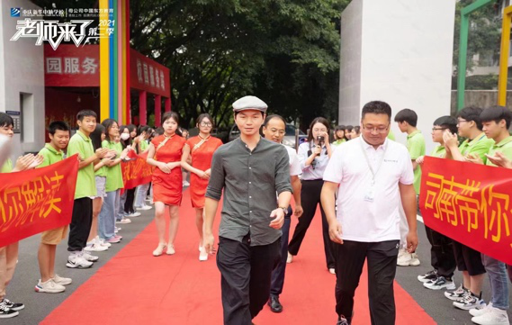 傳遞向上力量！新華電腦學(xué)?！独蠋焷砹恕?月繼續(xù)開講！