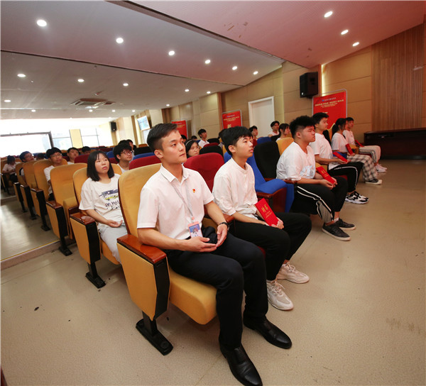 南京新華《企業(yè)大咖進校園》活動圓滿舉行！