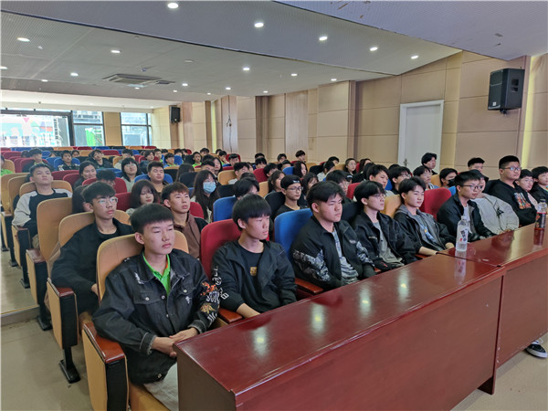 大咖進校園|把人生過成藝術(shù)，將藝術(shù)寫進人生