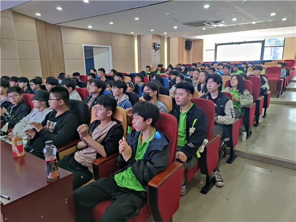 大咖進校園|把人生過成藝術(shù)，將藝術(shù)寫進人生