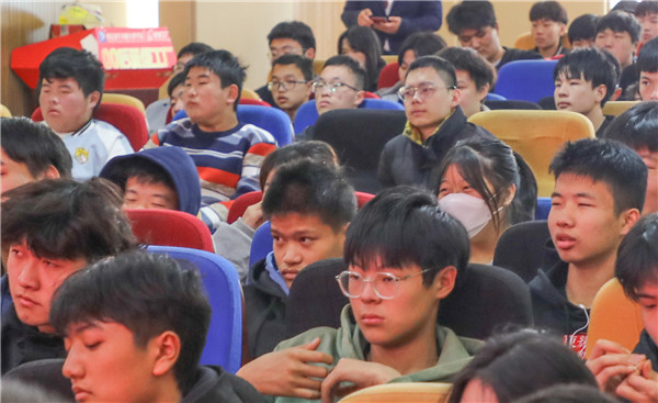 大咖進(jìn)校園|知曉前沿行業(yè)，把握發(fā)展前景