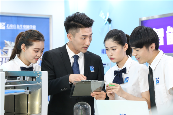 職教大品牌新華電腦教育“洞察職教，預(yù)見未來”