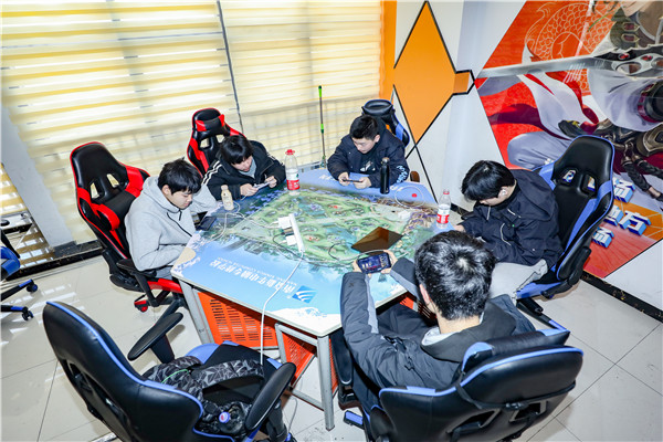 競(jìng)青春，逐夢(mèng)想|南京新華電競(jìng)開(kāi)放日燃情開(kāi)戰(zhàn)