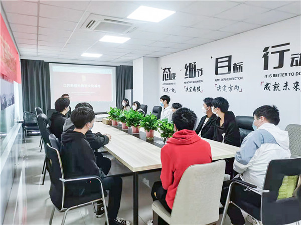 企業(yè)招聘進校園，助力學(xué)生高質(zhì)量就業(yè)