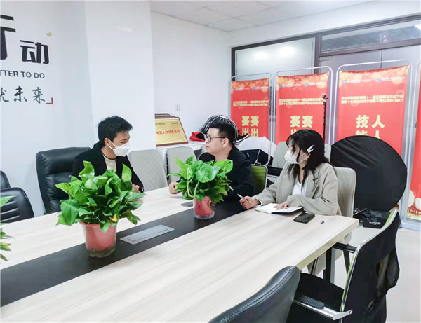 企業(yè)招聘進校園，助力學(xué)生高質(zhì)量就業(yè)