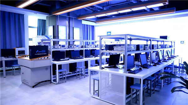 南京新華電腦專修學校智能芯片封裝與檢測新<a href=http://njxh.cn target=_blank class=infotextkey>專業(yè)</a>正式發(fā)布！