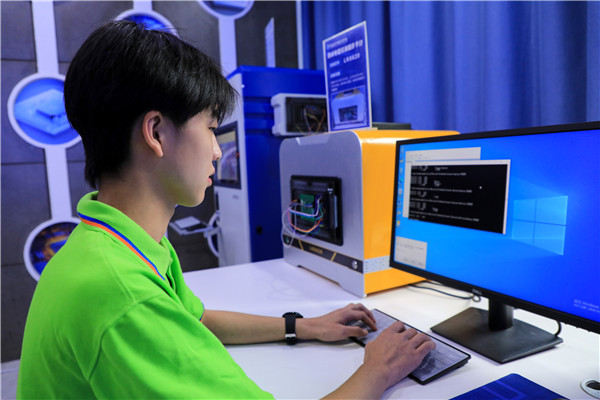 南京新華電腦專(zhuān)修學(xué)校5名選手誓師出征第十四屆“新華杯”全國(guó)互聯(lián)網(wǎng)職業(yè)技能大賽