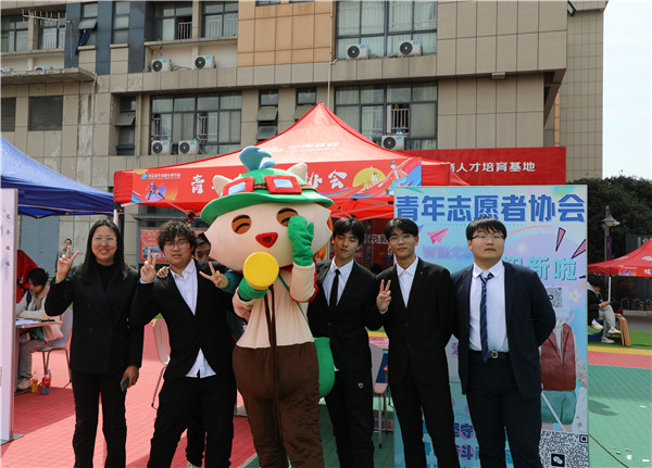 追光有“你”，歡迎“新”上人 南京新華電腦專修學(xué)校2024年春季社團(tuán)招新大會(huì)順利收官