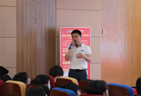 南京新華電腦專修學(xué)校舉辦感恩母親節(jié)教育講座，傳承孝道文化