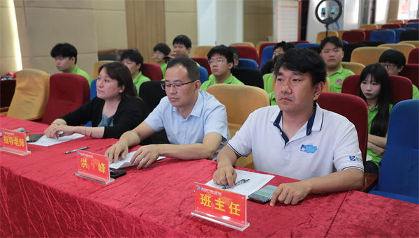 南京新華電腦專修學(xué)校互聯(lián)網(wǎng)2303班結(jié)課答辯圓滿落幕，學(xué)子展現(xiàn)<a href=http://njxh.cn target=_blank class=infotextkey>專業(yè)</a>技能與風(fēng)采