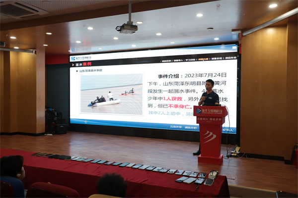 南京新華電腦專(zhuān)修學(xué)校舉辦新生安全教育講座，鄭德剛老師精彩開(kāi)講