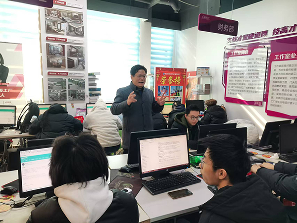 錨定職業(yè)航向 賦能智造未來——南京新華程老師為智能制造專業(yè)學子開展就業(yè)指導課