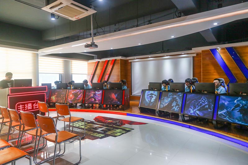 南京新華“產(chǎn)學(xué)結(jié)合 就業(yè)無憂”，電競不止是夢想！