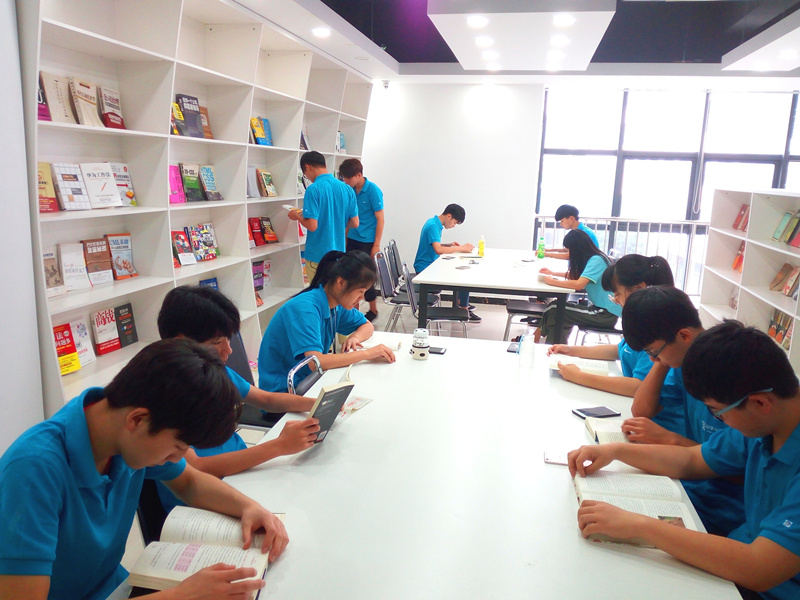 技校里面有什么專業(yè)？適合初中去學(xué)習(xí)么？